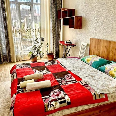 Central Apartment Bishkek Luaran gambar