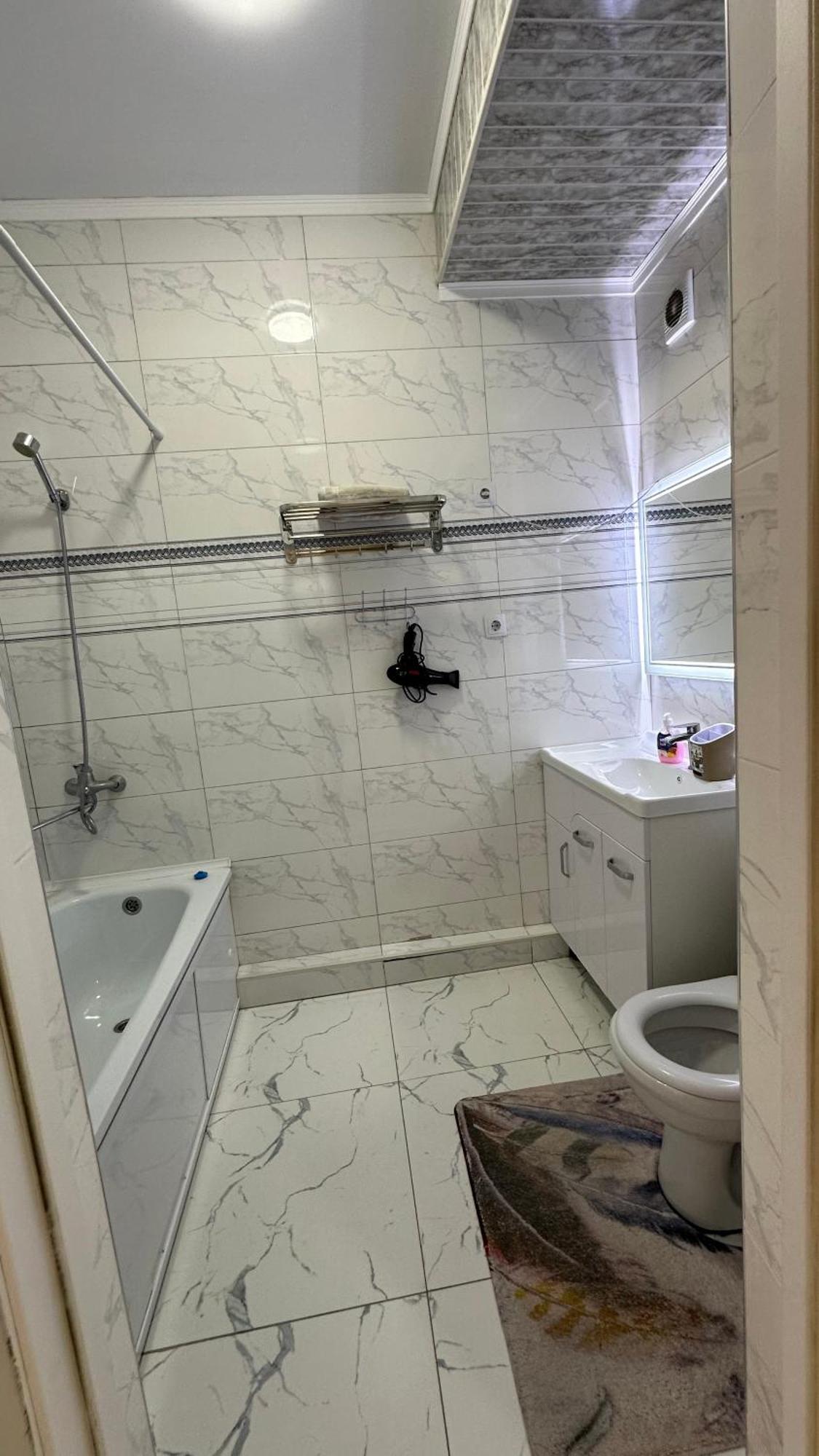 Central Apartment Bishkek Luaran gambar